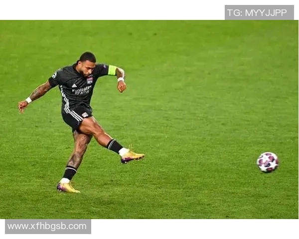 猜猜这位足球球星是谁？挑战你的足球知识与眼力，看看你能否识破谜底