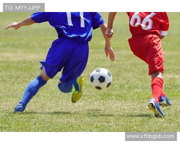 足球变向球星的绝技与魅力分析：揭秘世界顶级球员的灵活转向技巧